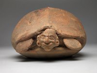 Ame Ker 124 b  Ame Ker 124, Mexiko, Bundesstaat Tabasco, Frontera, Maya, Postklassische Periode, 900-1450 n. Chr., Schale in Form einer Schildkröte, Ton, H 11,5 cm, B 17 cm, L 27 cm, Dm Mündung 9,3 cm : Museumsfoto: Claus Cordes, Bestandskatalog Ethnologie